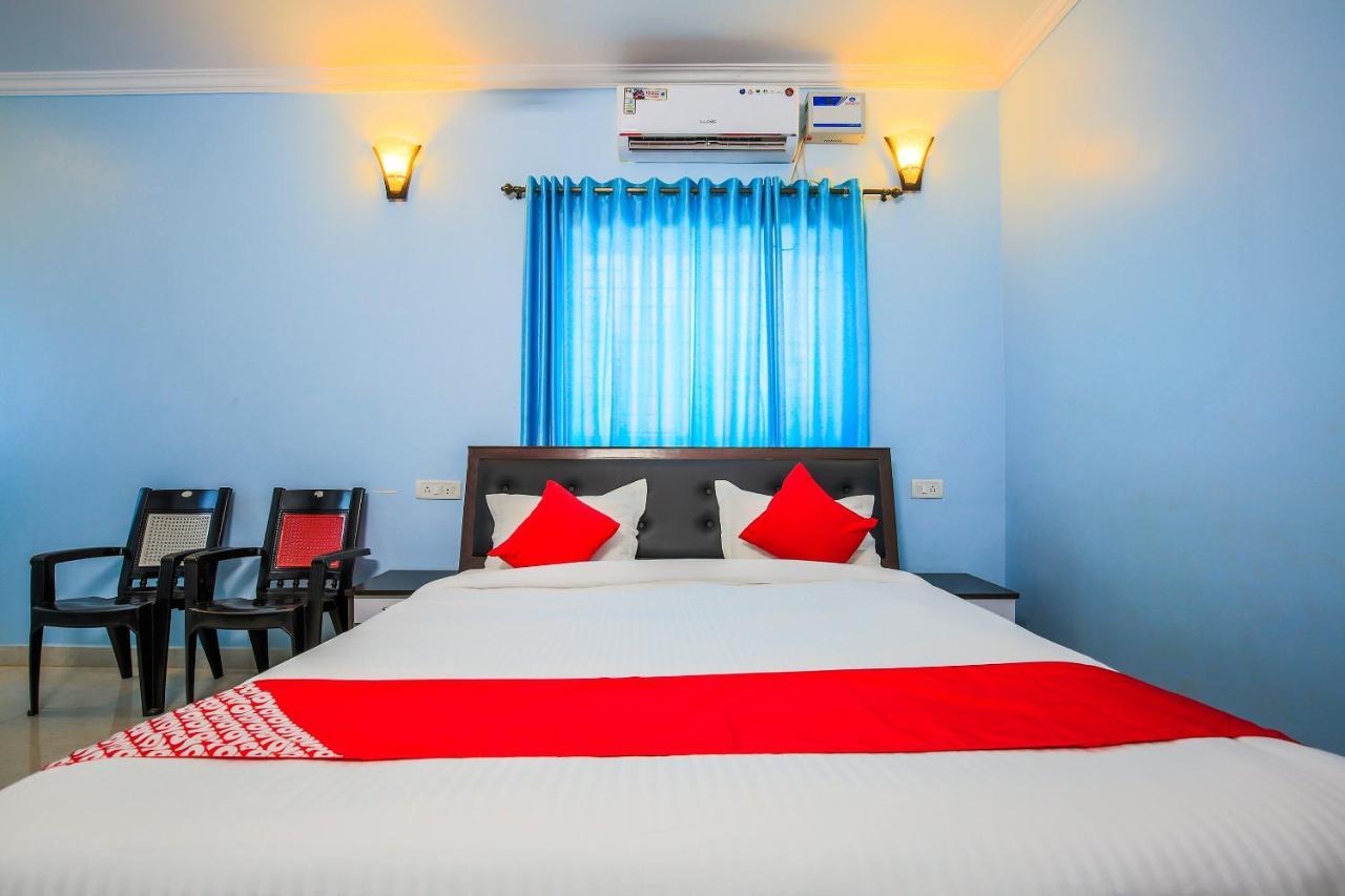 Oyo 15626 The Sovva Hotel Morjim Ngoại thất bức ảnh