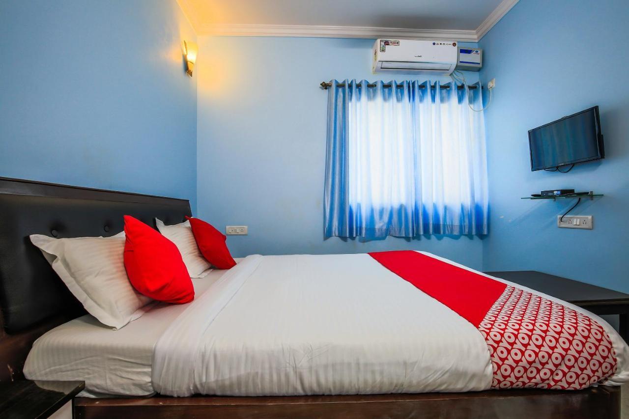 Oyo 15626 The Sovva Hotel Morjim Ngoại thất bức ảnh