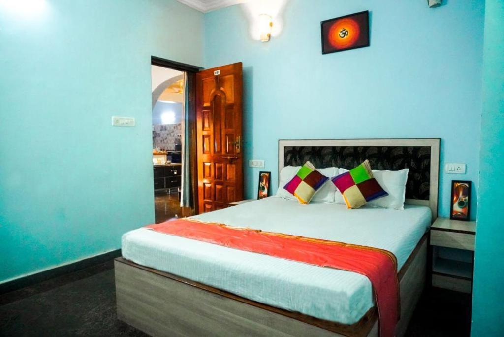 Oyo 15626 The Sovva Hotel Morjim Ngoại thất bức ảnh