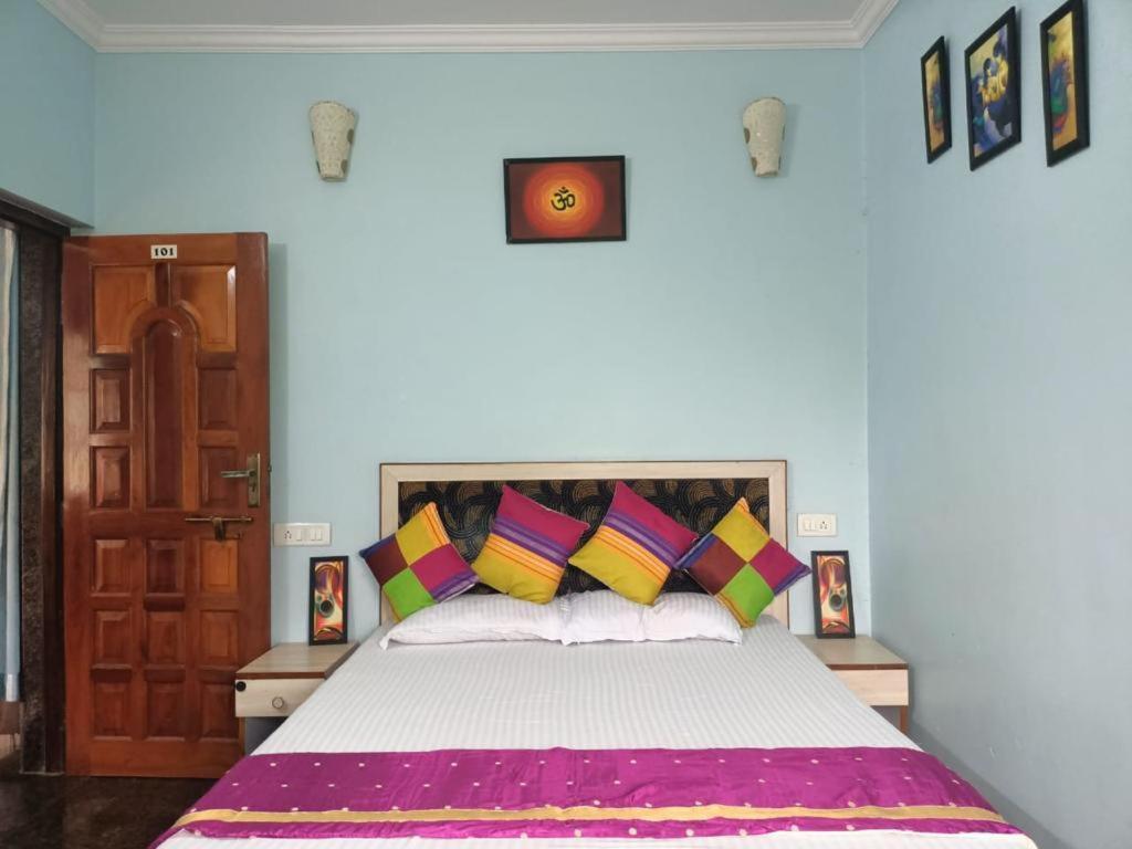 Oyo 15626 The Sovva Hotel Morjim Ngoại thất bức ảnh