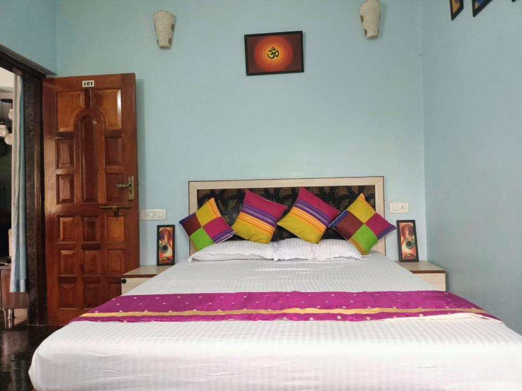 Oyo 15626 The Sovva Hotel Morjim Ngoại thất bức ảnh