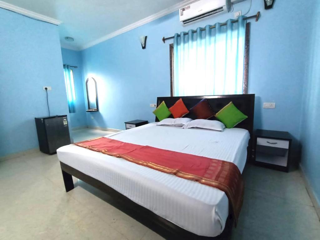Oyo 15626 The Sovva Hotel Morjim Ngoại thất bức ảnh